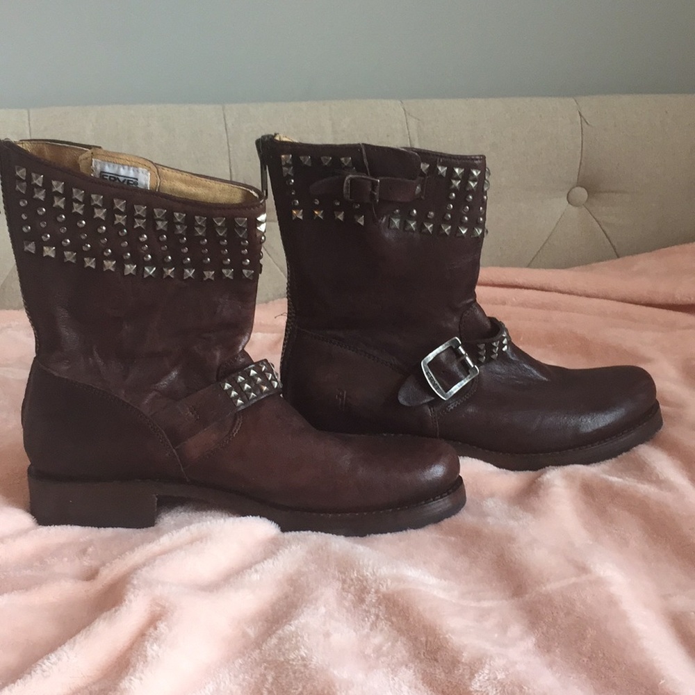 Women’s Frye boots w/studs